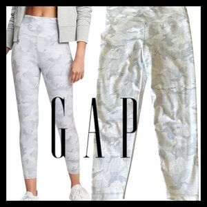 GAPFit Eclipse High Rise Grey Camo Zipper Crop Legging (M)